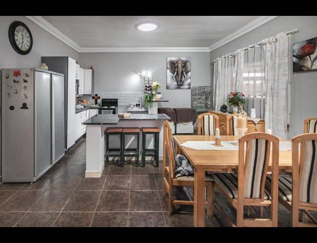 7 BEDROOM HOUSE FOR SALE IN RACEVIEW